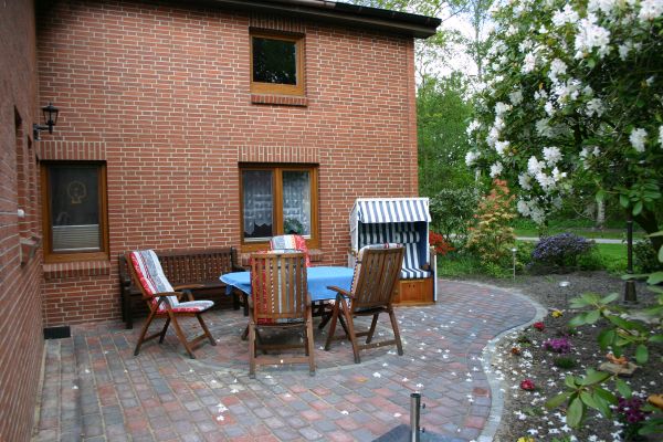 Terrasse der Ferienwohnung Lthje in Hochdonn, in Dithmarschen, am Nord-Ostsee-Kanal, Schleswig-Holstein, Nhe Nordsee